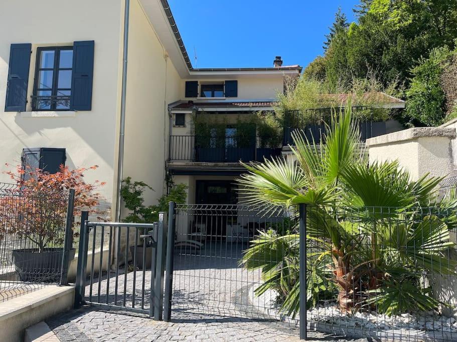 Charmant Appartement En Pierres Bourgoin-Jallieu Exterior foto